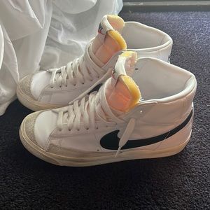 womens nike blazer size 8.5 white and black shoes